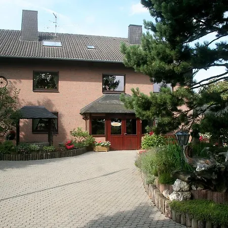 Geschwind Apartment *
